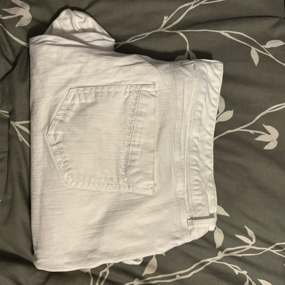 Gloria Vanderbilt White Shorts